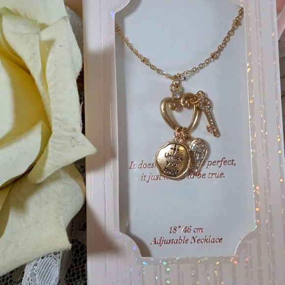 Jewelry - Nwt! Love pendant necklace